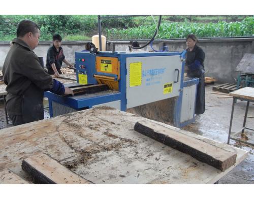 四川德陽中江-方木多片鋸70高-加工現場